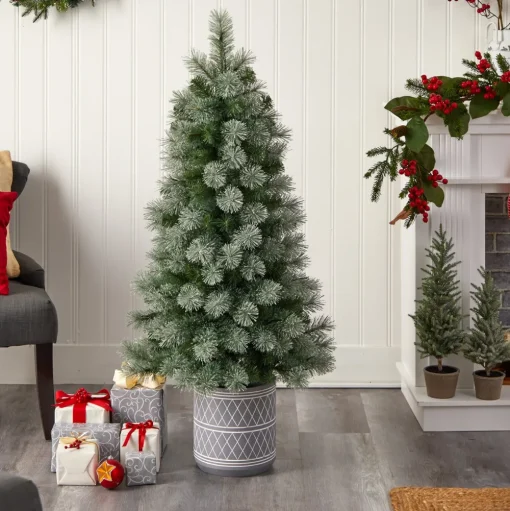 Pre-Lit Christmas Trees*The Holiday Aisle 4' 6" H Green Pine Cashmere Christmas Tree With 120 Led Lights