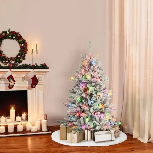 Pre-Lit Christmas Trees*The Holiday Aisle 4' 5'' H Green Pine Christmas Tree With 150 Lights