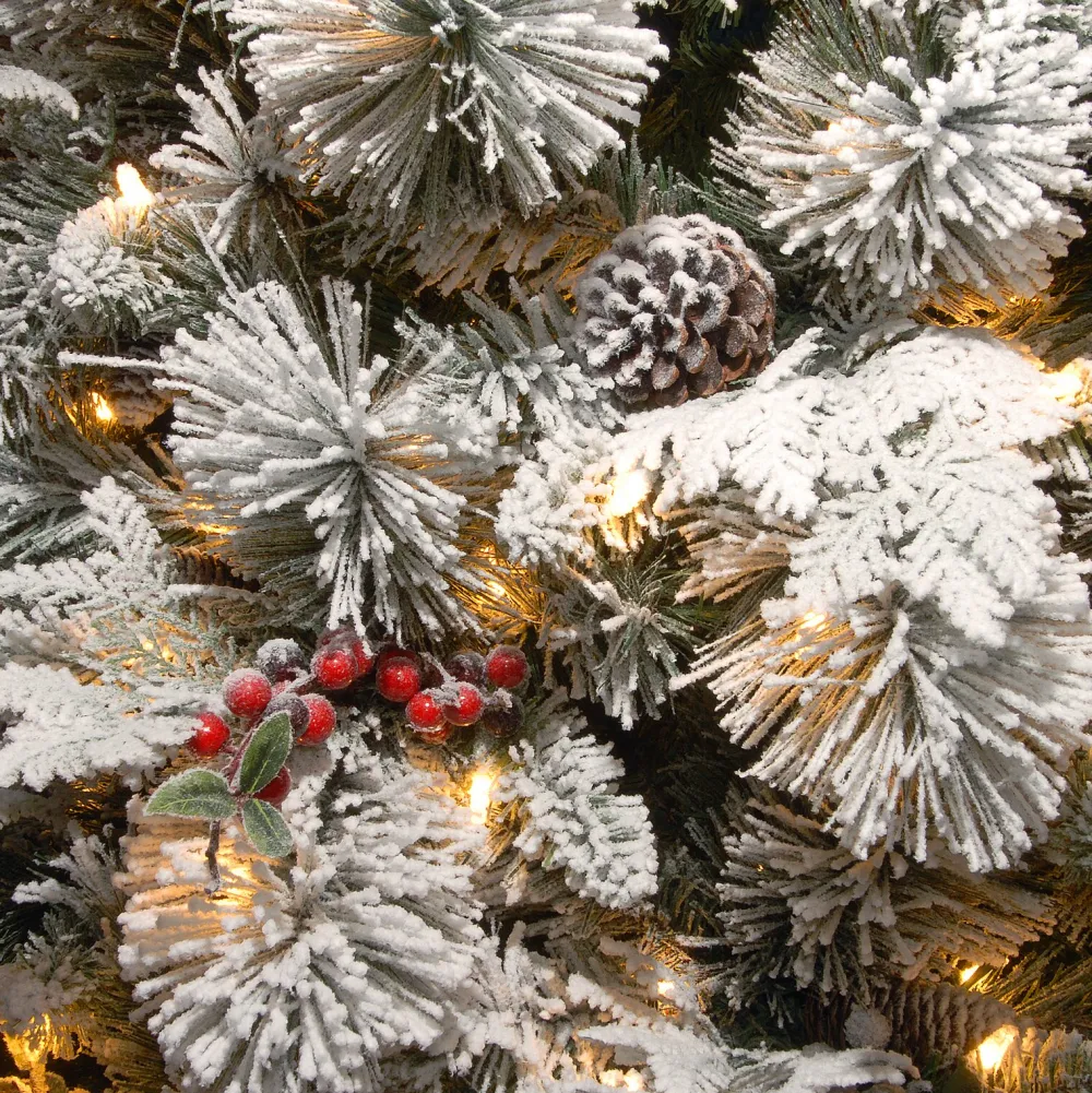Pre-Lit Christmas Trees*The Holiday Aisle 9' Green Spruce Artificial Christmas Tree With 700 Clear/White Lights