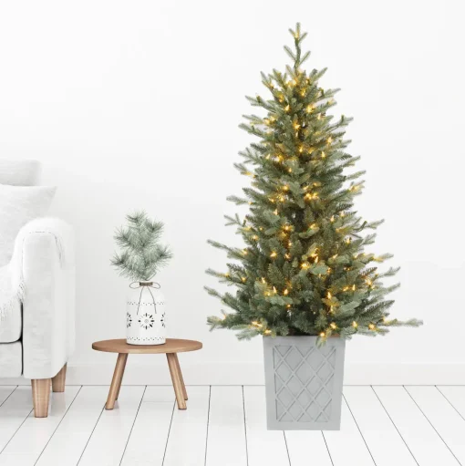 Pre-Lit Christmas Trees*Haute Decor 4'6" H Green Realistic Spruce Artificial Christmas Tree With 200 Led Lights
