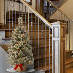 Pre-Lit Christmas Trees*The Holiday Aisle Benjamin-James 3' H Green Pine Artificial Pine Flocked/Frosted Christmas Tree With 35 Lights And Pinecones