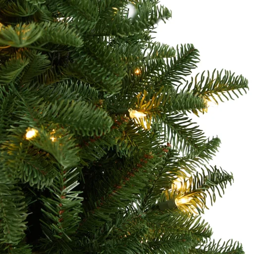 Pre-Lit Christmas Trees*The Holiday Aisle South Carolina 5' Green Spruce Artificial Christmas Tree With 300 Clear Lights